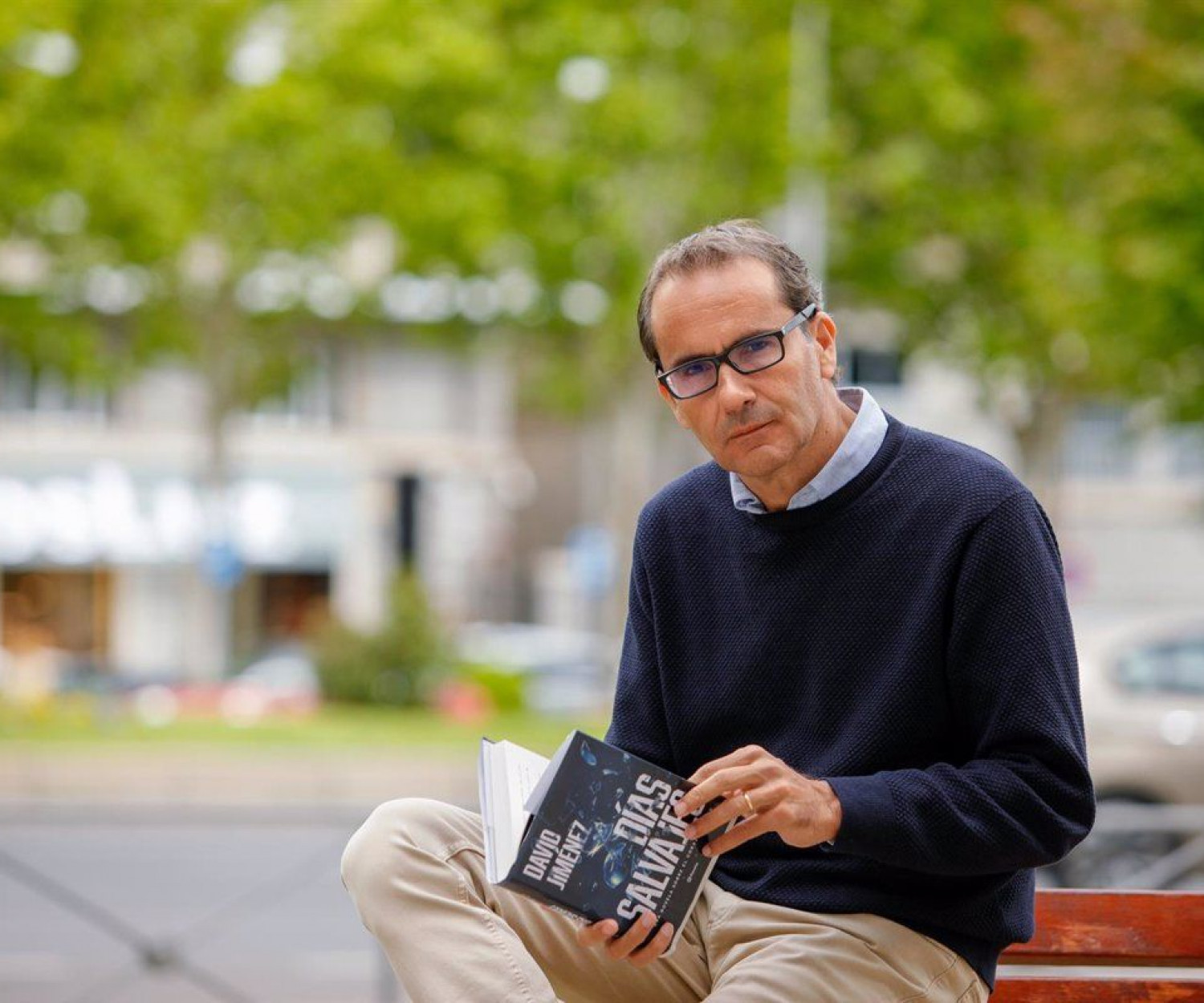 27/05/2024 El periodista y escritor David Jiménez posa con su nuevo libro de ficción, 'Días salvajes'.
SOCIEDAD 
JAVIER OCAÑA