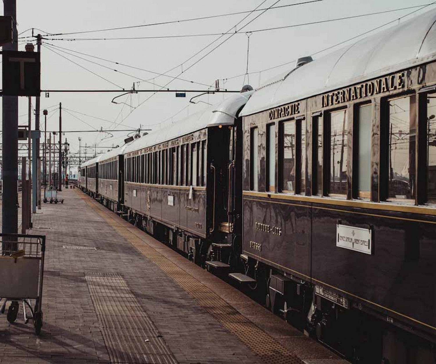 Crítica novela extraños en un tren