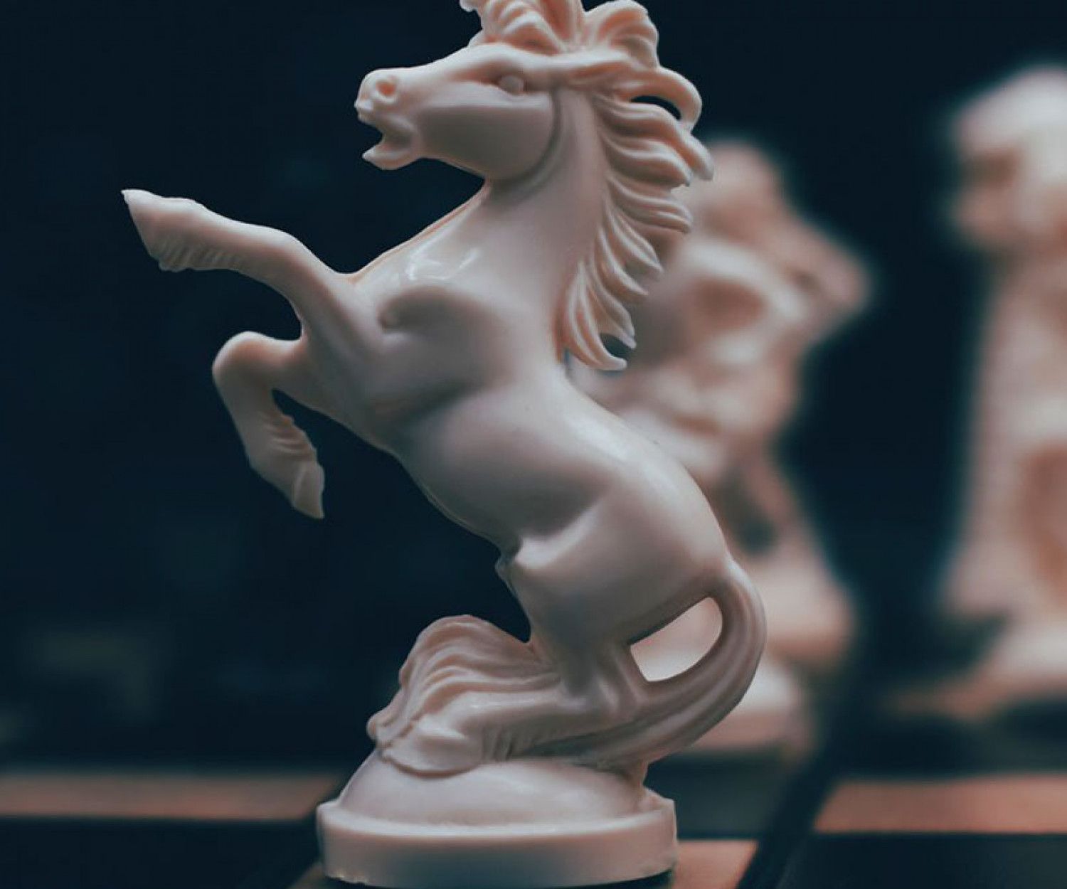 Novela el movimiento del caballo